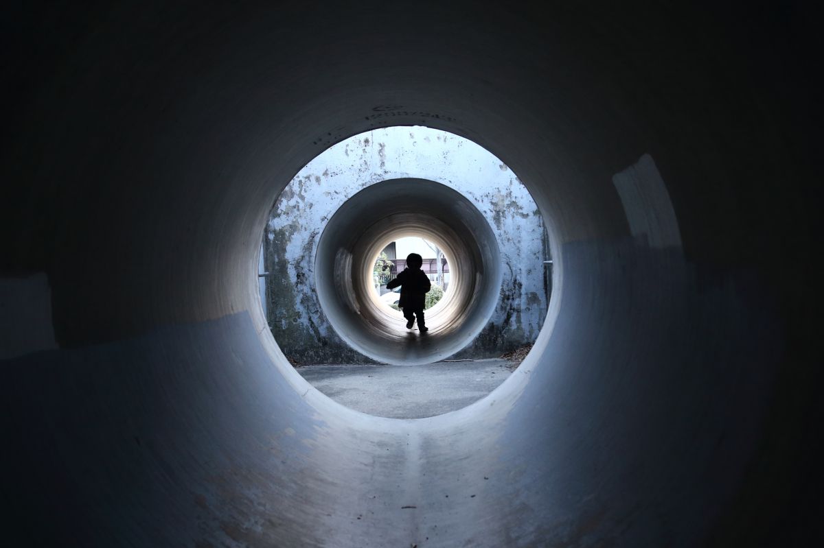 円 土管 の中 街並み 建物 公園 Ganref