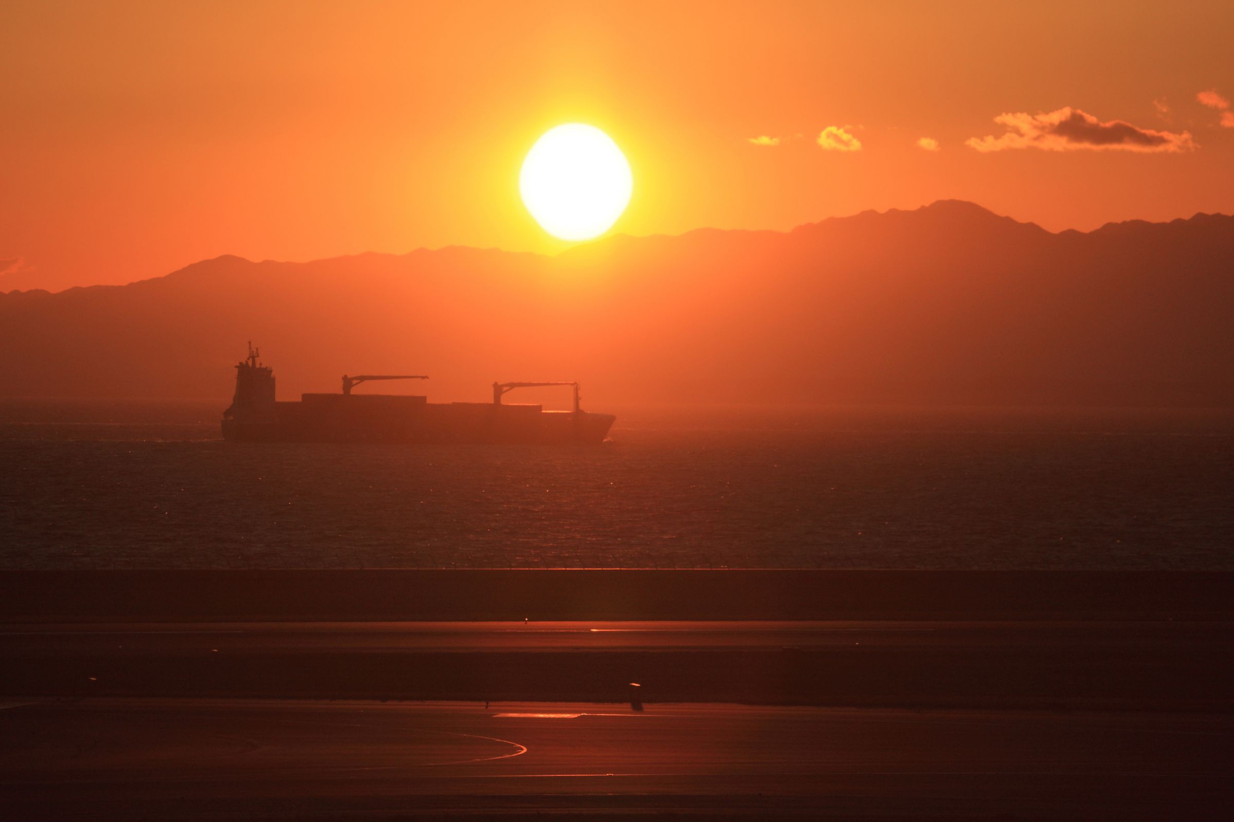 あの日の夕日 朝日とか夕焼けの時間って一気に雰囲気が出る気がする