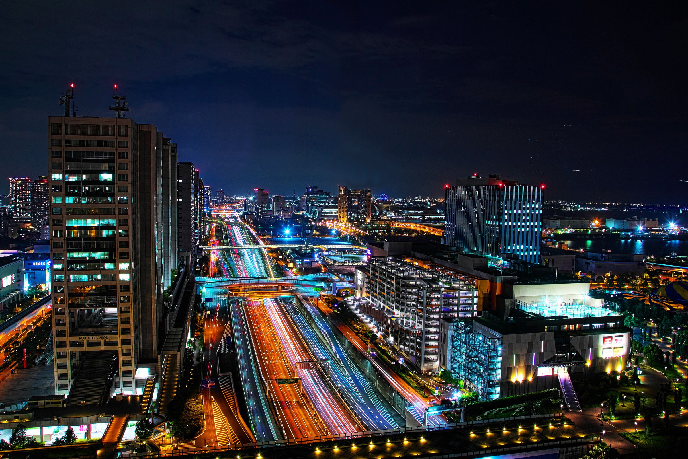 窓からの夜景、🙄😯😴 | GANREF