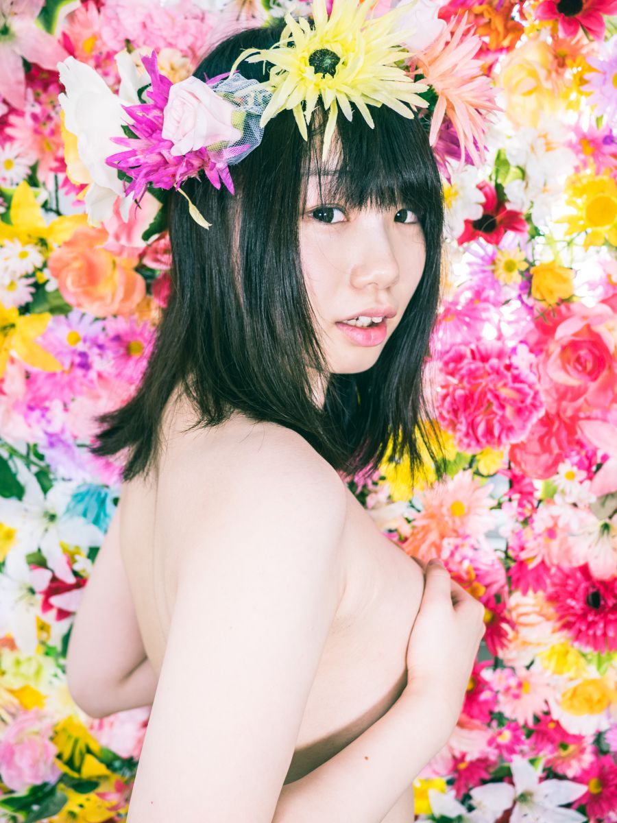 花と手ブラ 人物 女性 Ganref