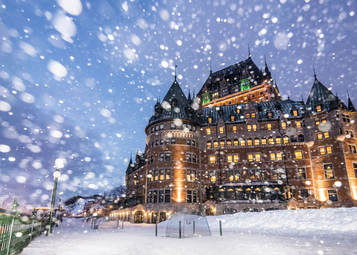 シャトーに降る雪 街並み 建物 ビル タワー Ganref