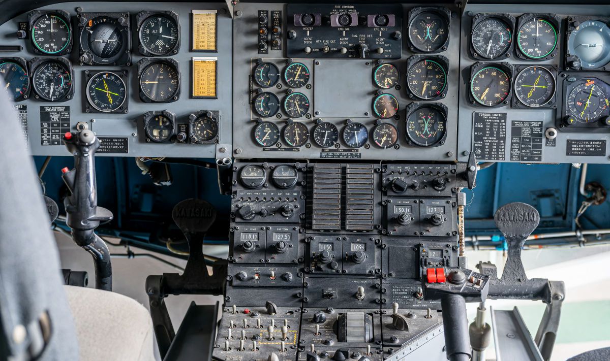 KV107II型ヘリコプター 操縦席 GANREF