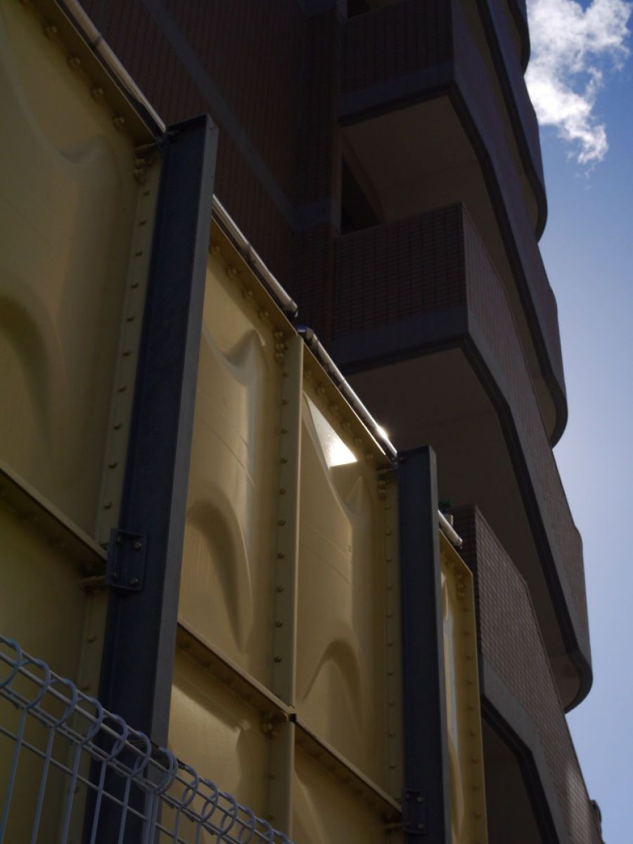 sunlight reflection on yellow | GANREF
