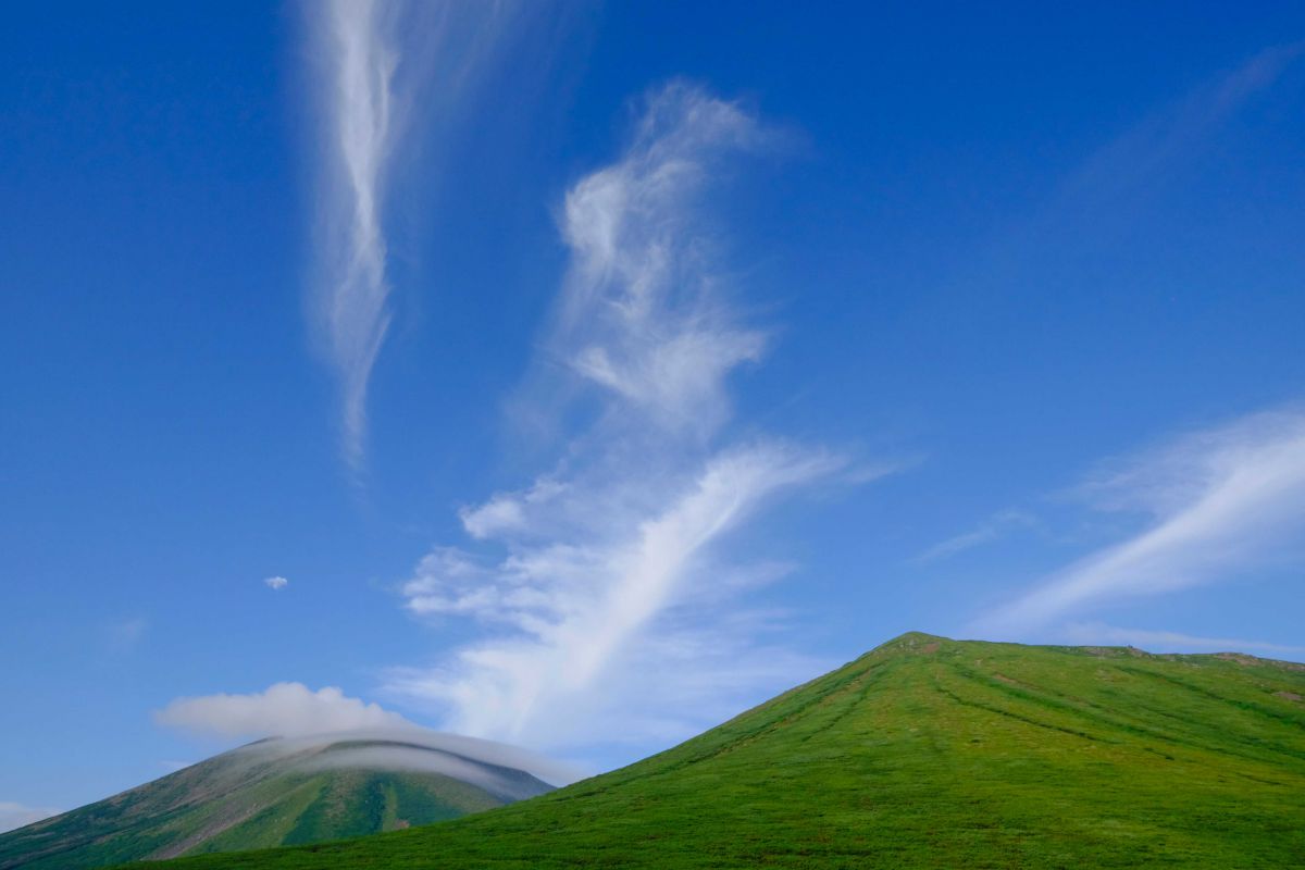 碧い空に浮かぶ不思議な雲 自然 風景 空 雲 Ganref 碧い空に浮かぶ不思議な雲 自然 風景 空 雲 Ganref