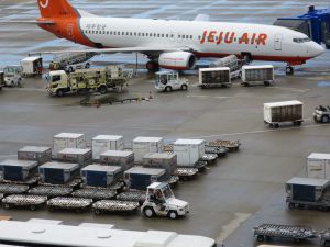 空港で働く車たち 乗り物 交通 航空機 空港 Ganref