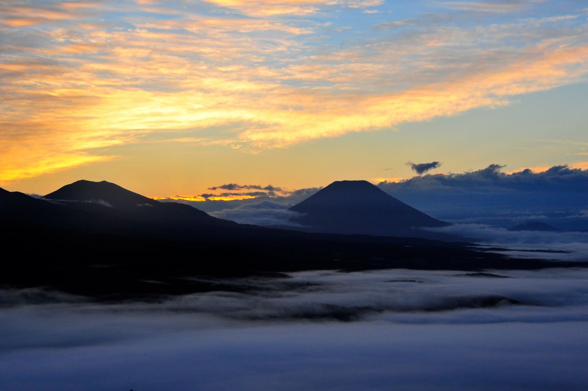 雲海と朝焼けと羊蹄山 自然 風景 高原 Ganref