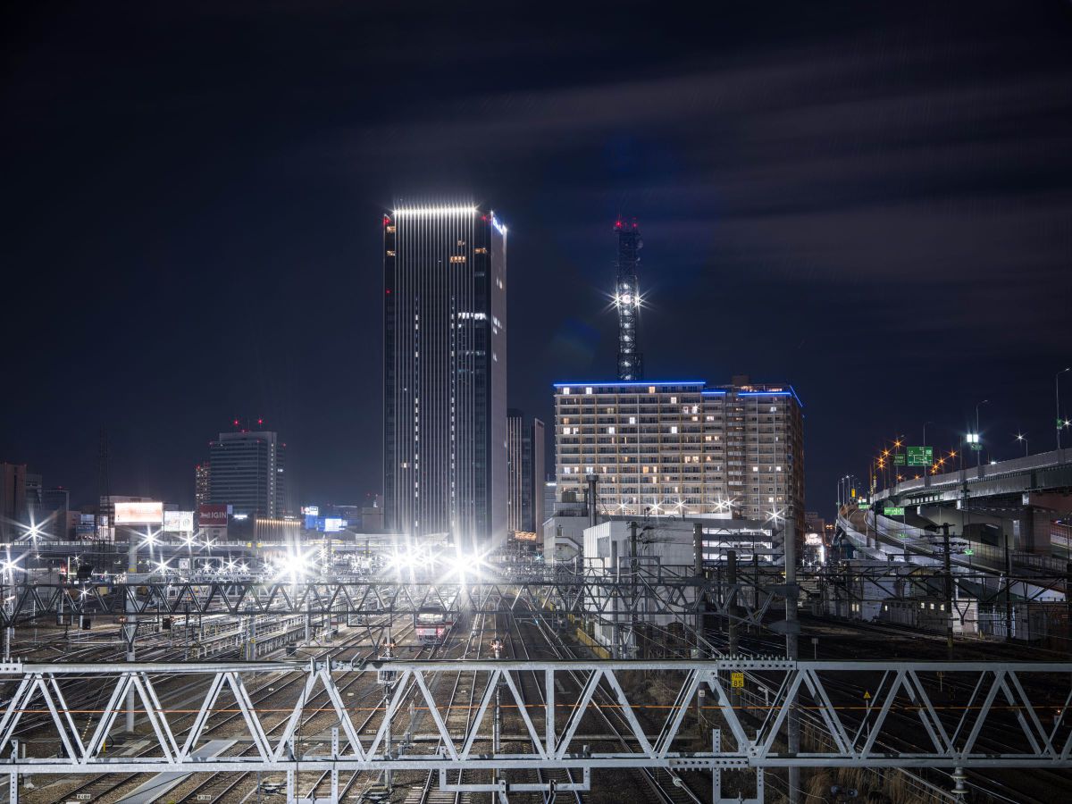 Gfx100s ピクセルシフトマルチショット サンプル1 街並み 建物 夜景 Ganref
