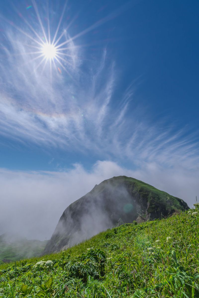 雲海上の幻想的な景色 | GANREF