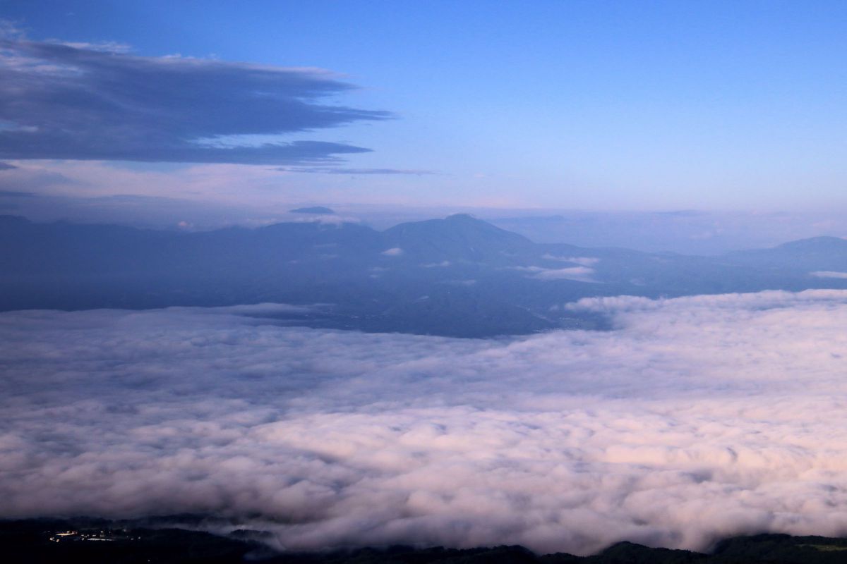 高峰高原から雲海を見下ろす | GANREF