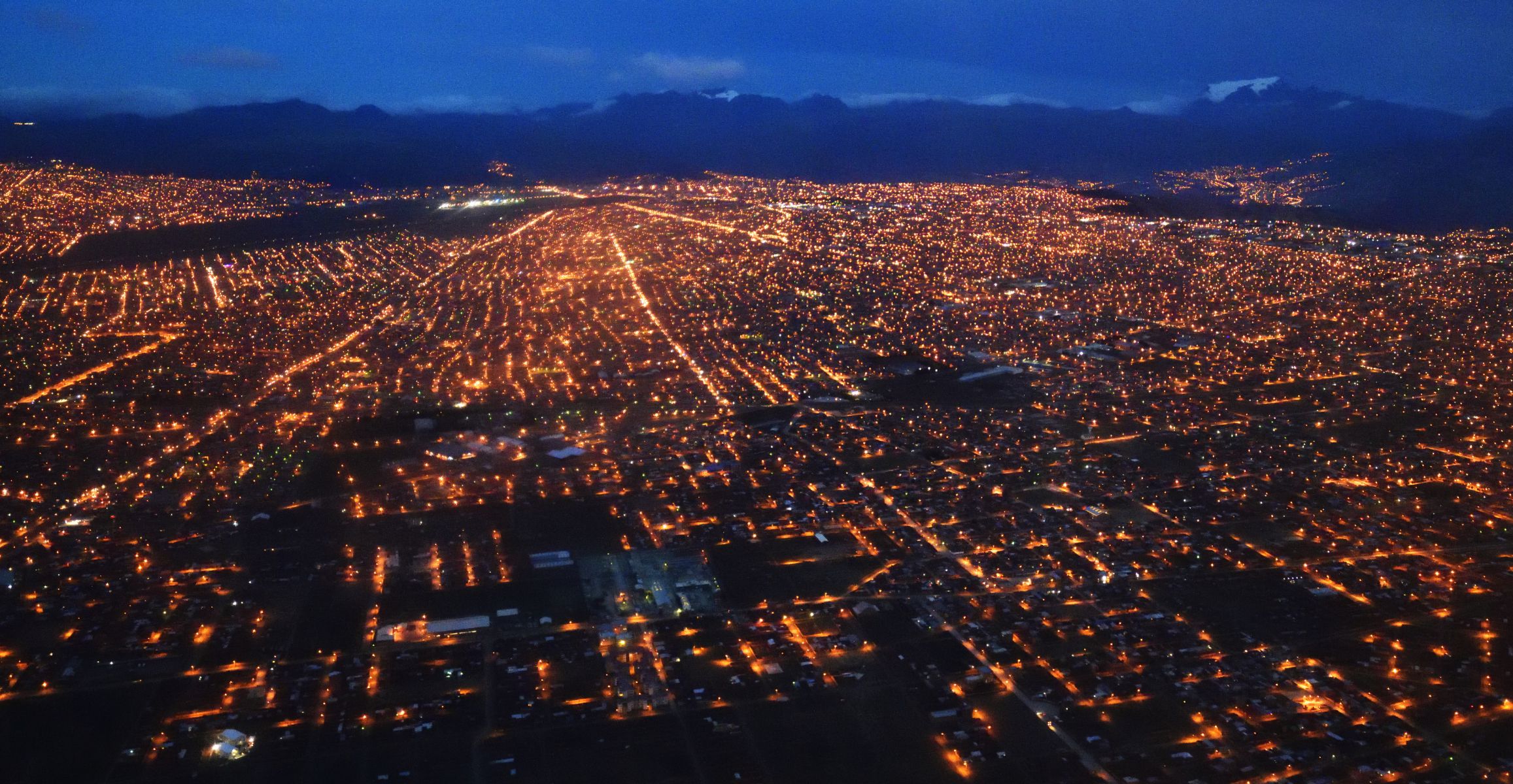 ラパス遠景 街並み 建物 夜景 Ganref