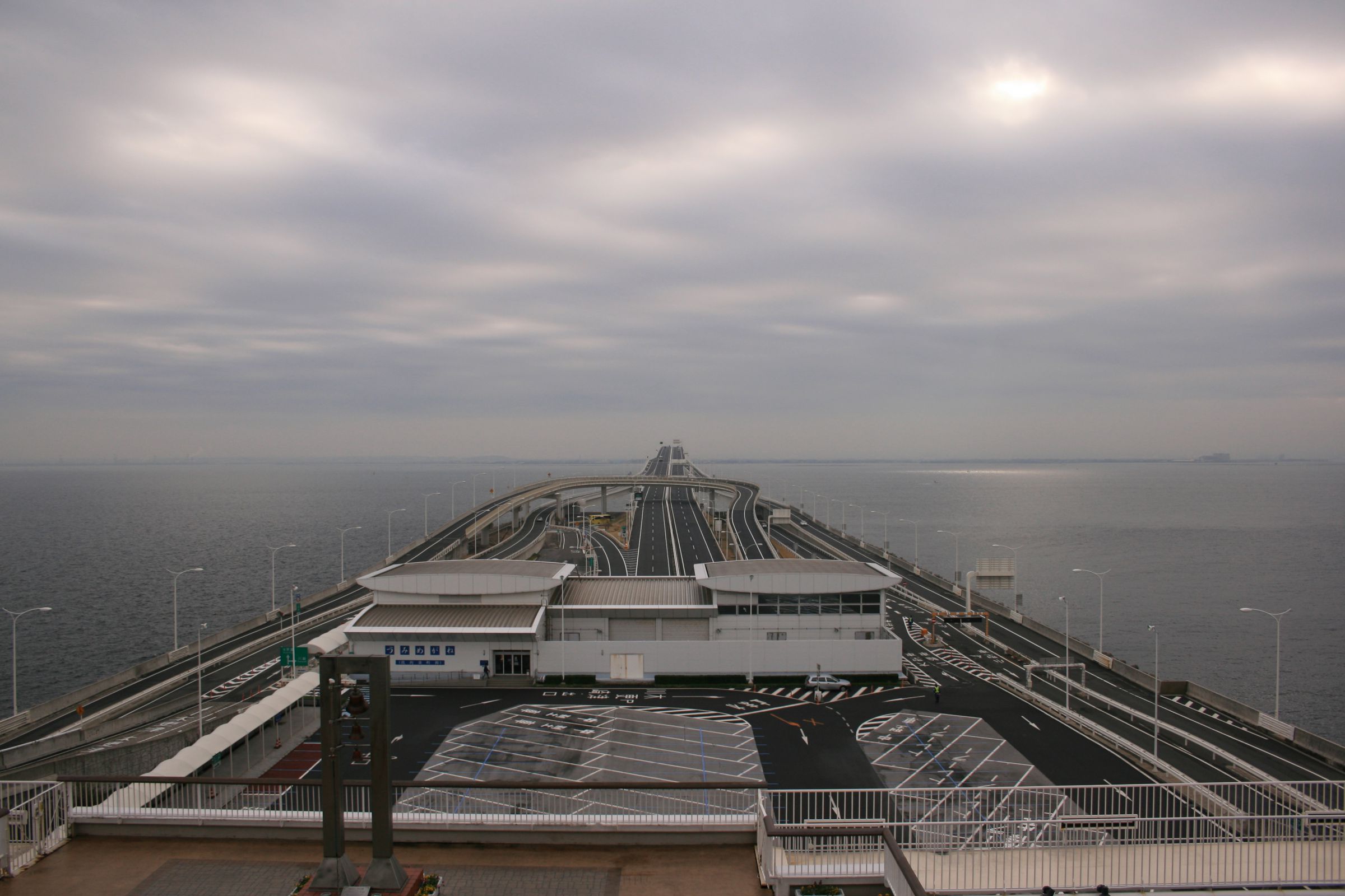 曇り時々晴れの海ほたる | GANREF