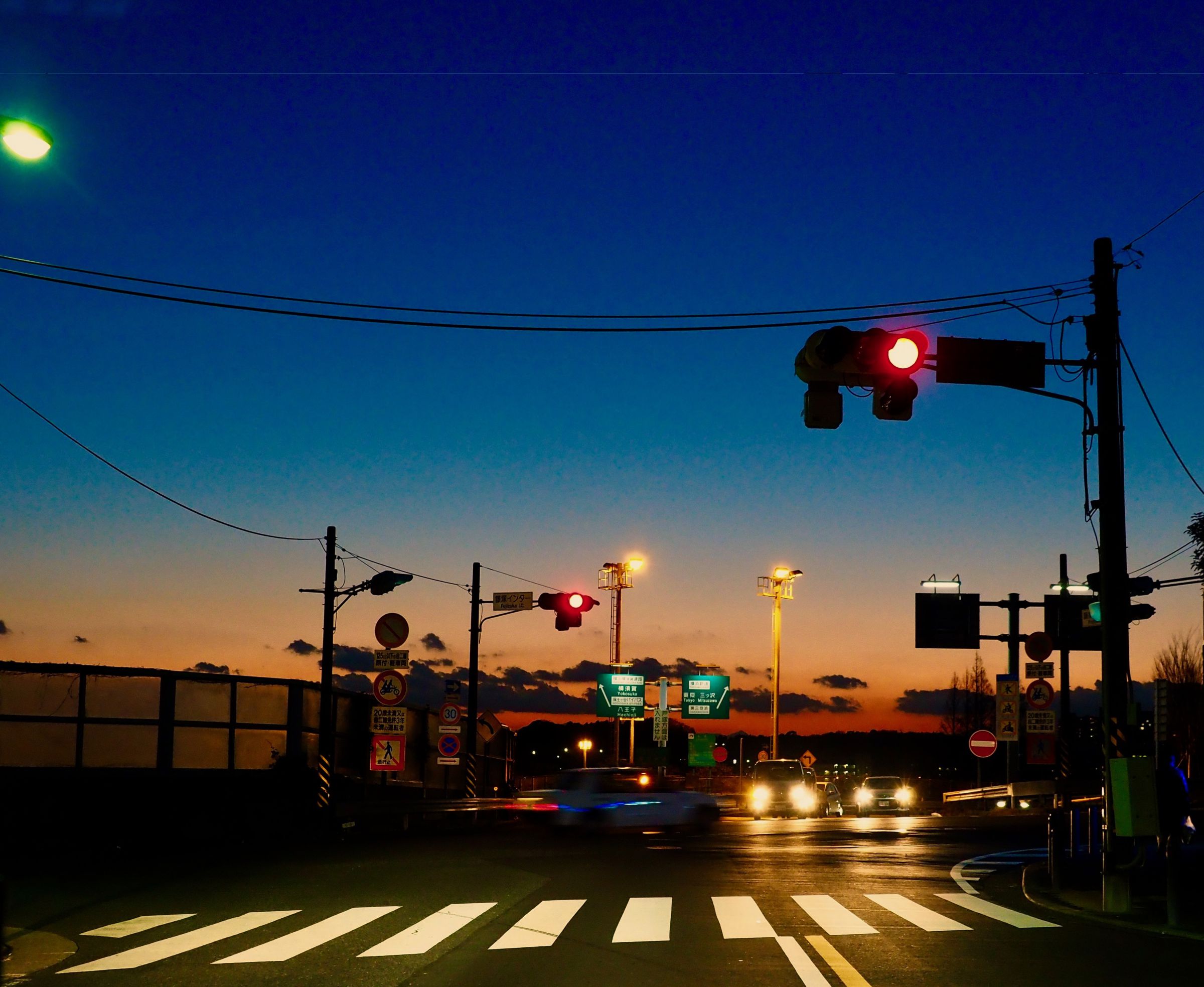 交差点の夕暮れ | GANREF