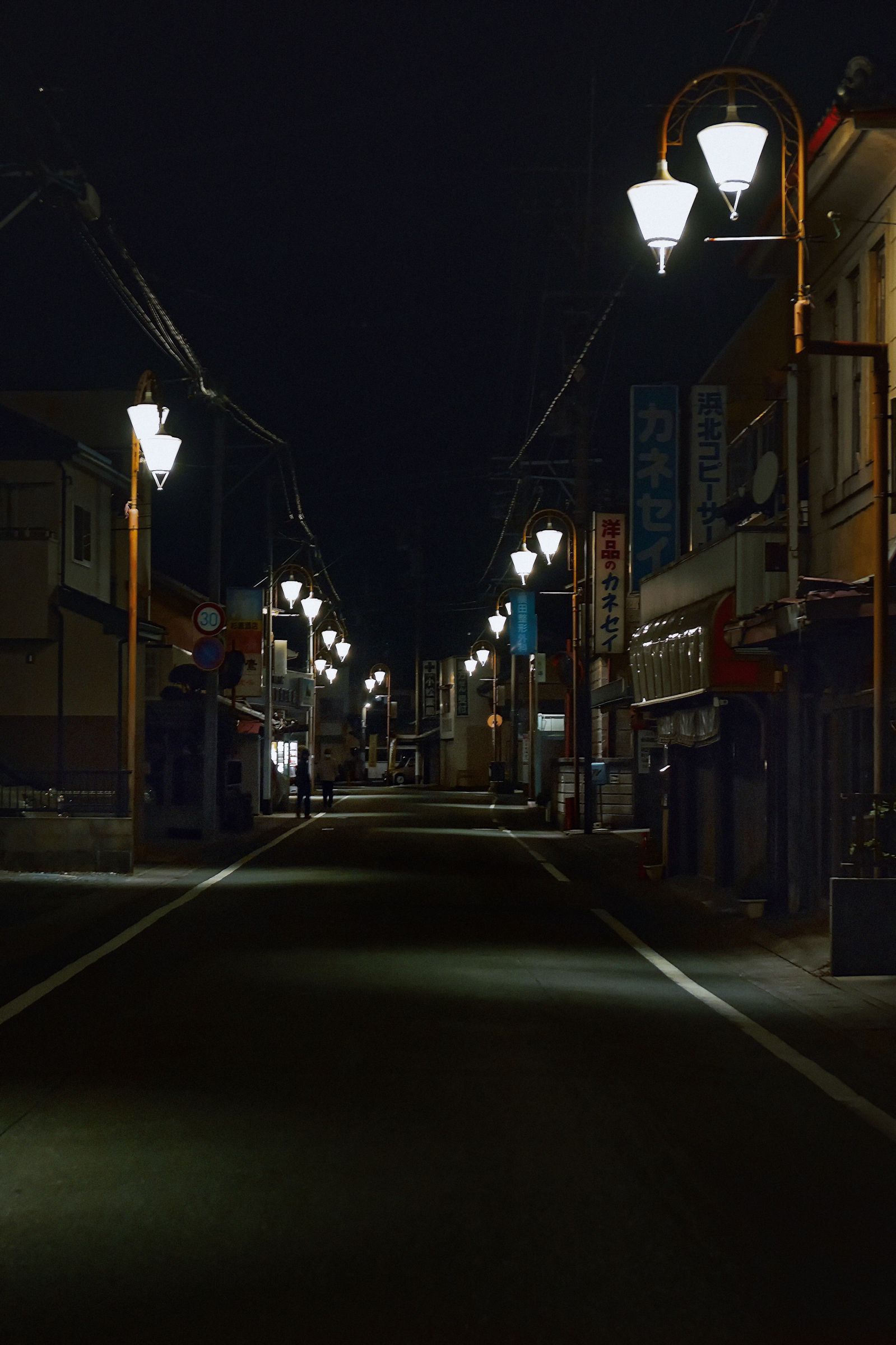 夜明け前の商店街通り | GANREF