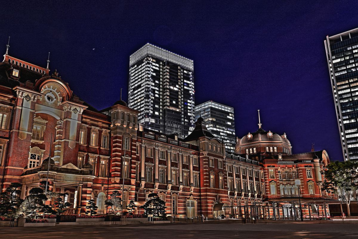 少しレトロな東京駅 街並み 建物 夜景 Ganref