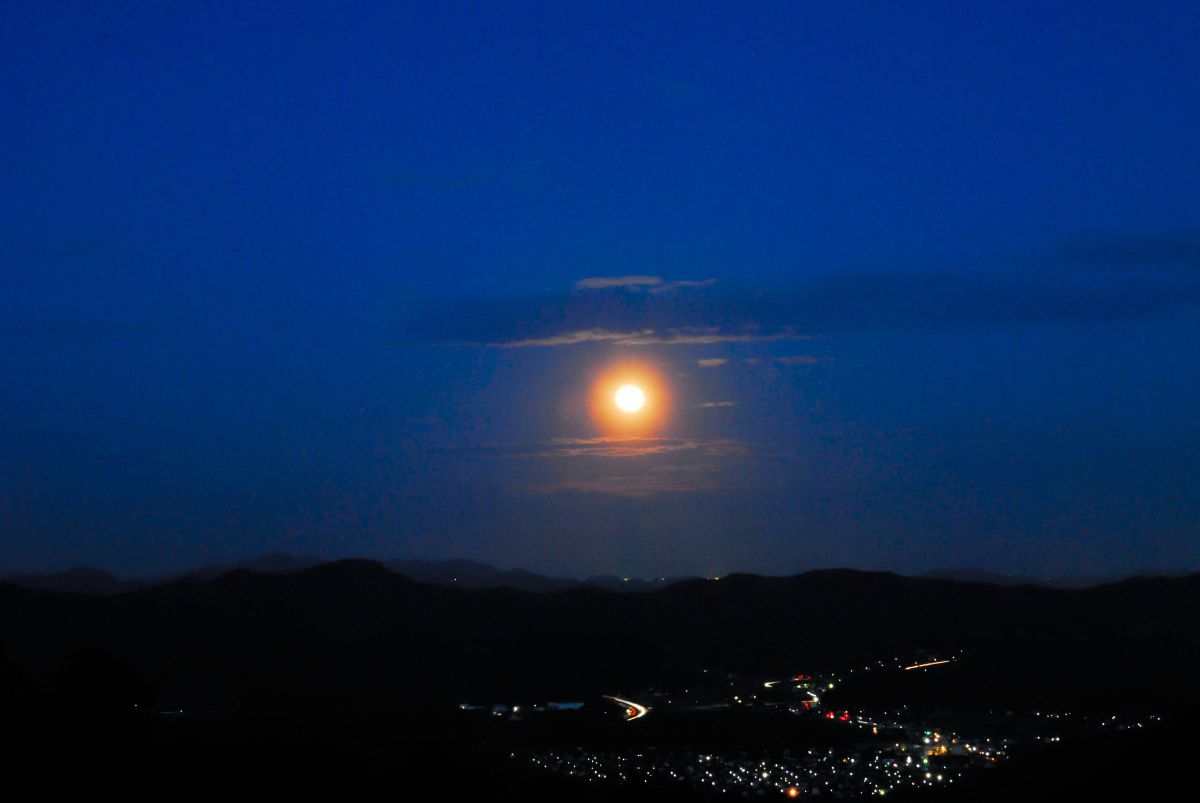 月明りの街 GANREF