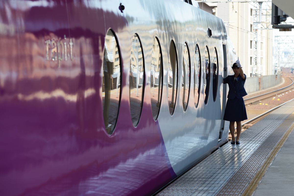 浪花の鉄仮面は桃尻がお好き 乗り物 交通 鉄道 駅 Ganref