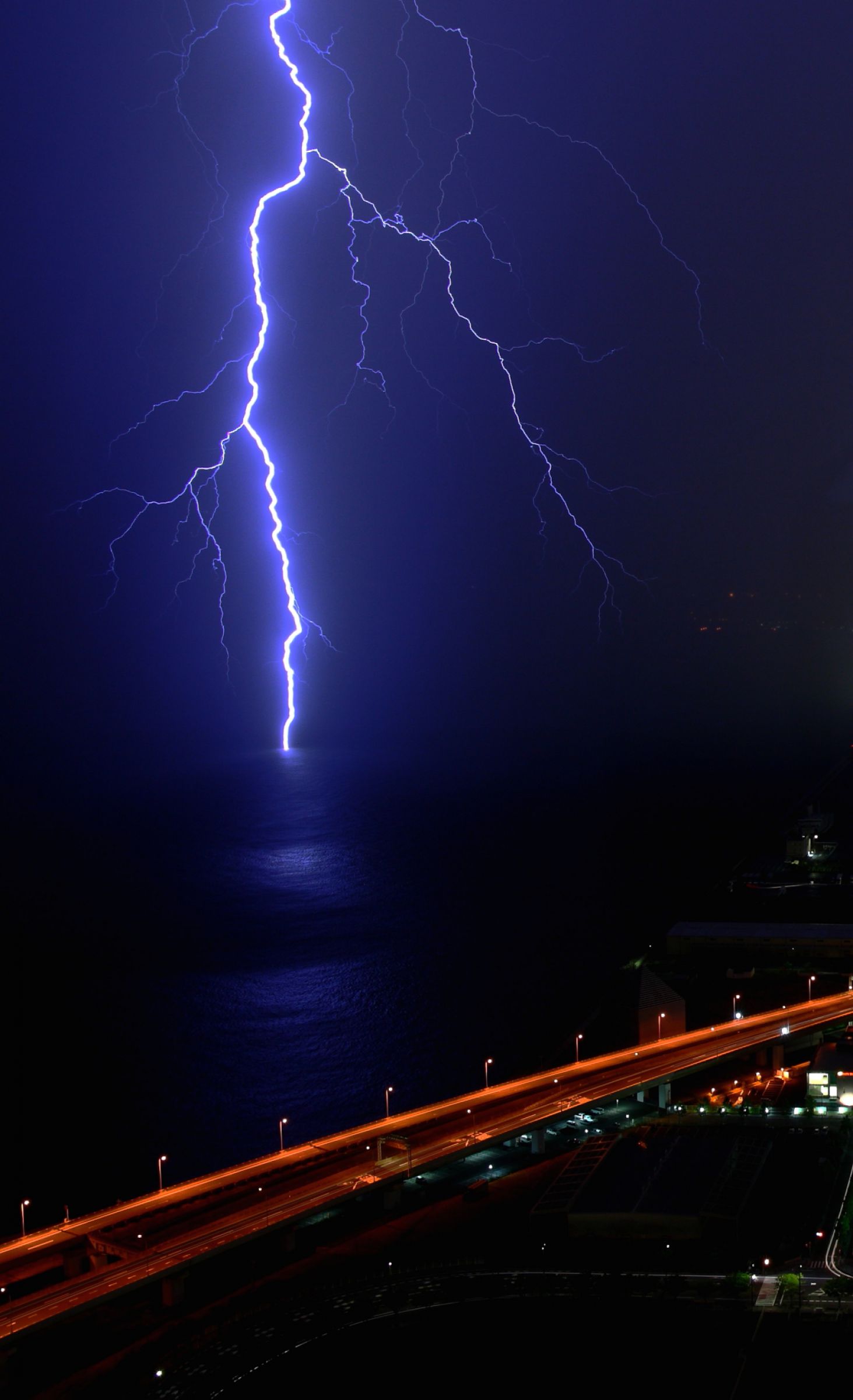 青い稲妻 | GANREF