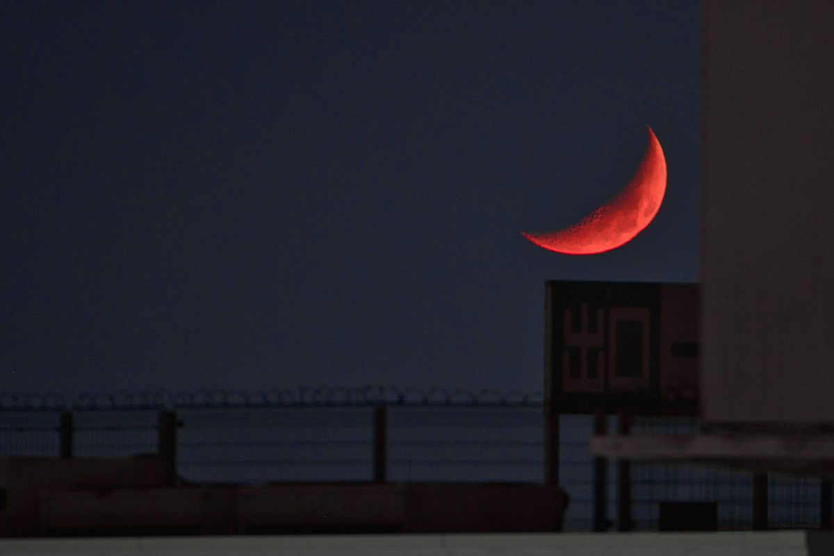 沈む赤い月 | GANREF