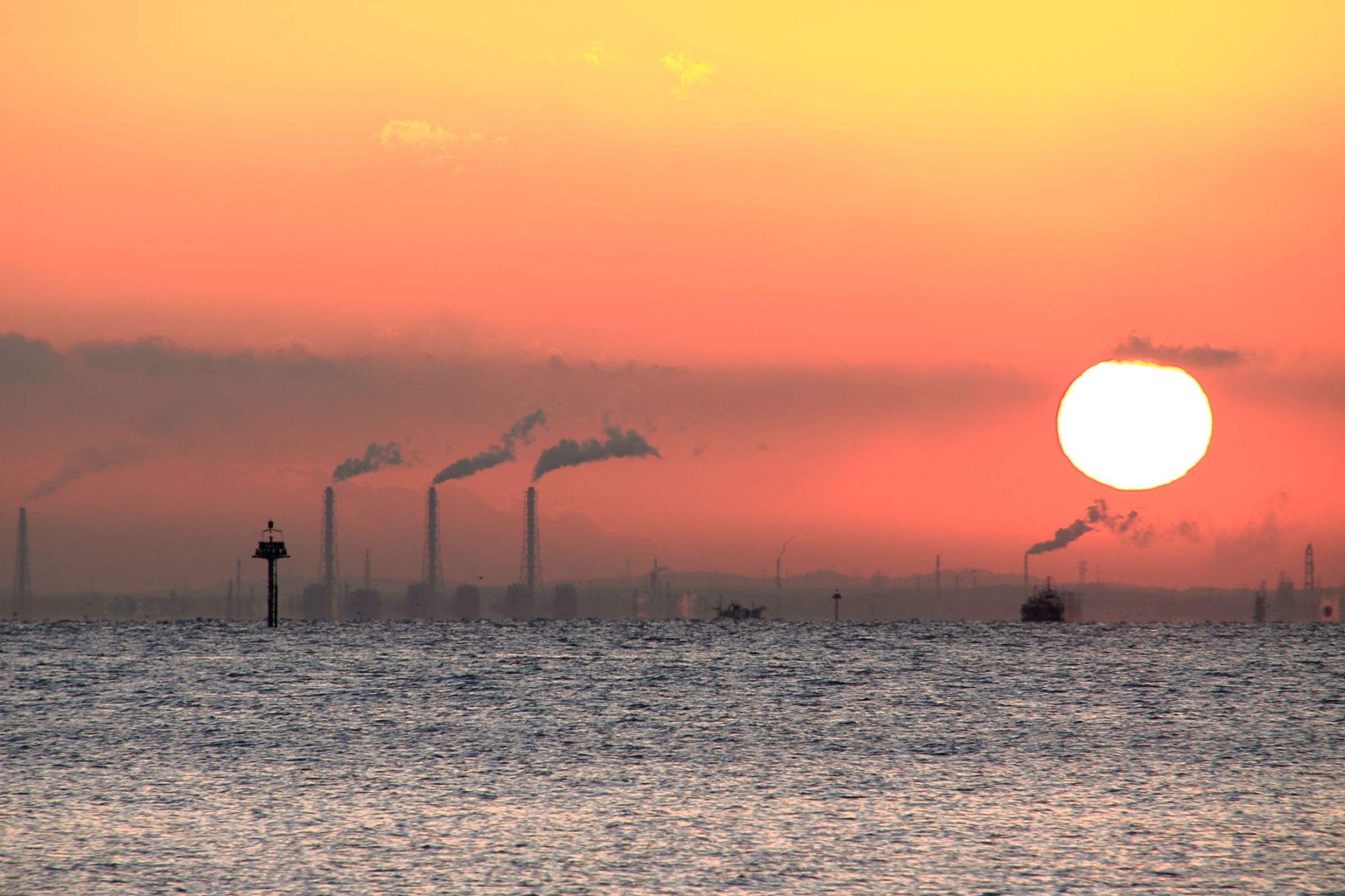 東京湾の日の出。 | GANREF