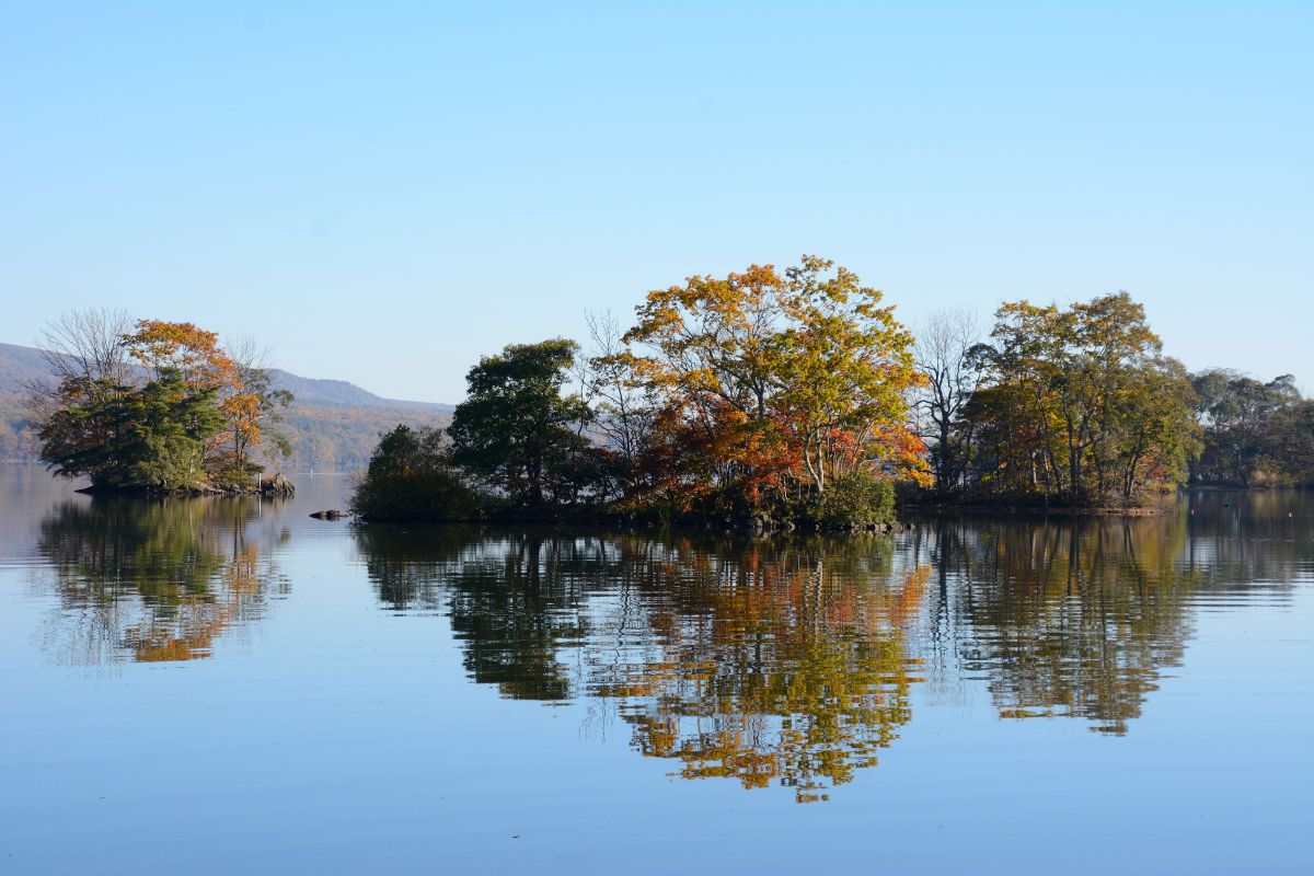 静かな秋 (大沼湖) GANREF