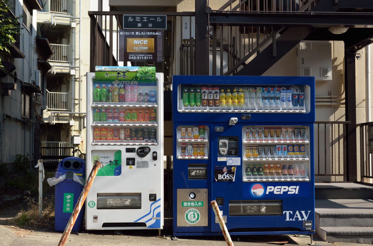 発表！≪空き缶入れ内蔵型自動販売機≫ | GANREF