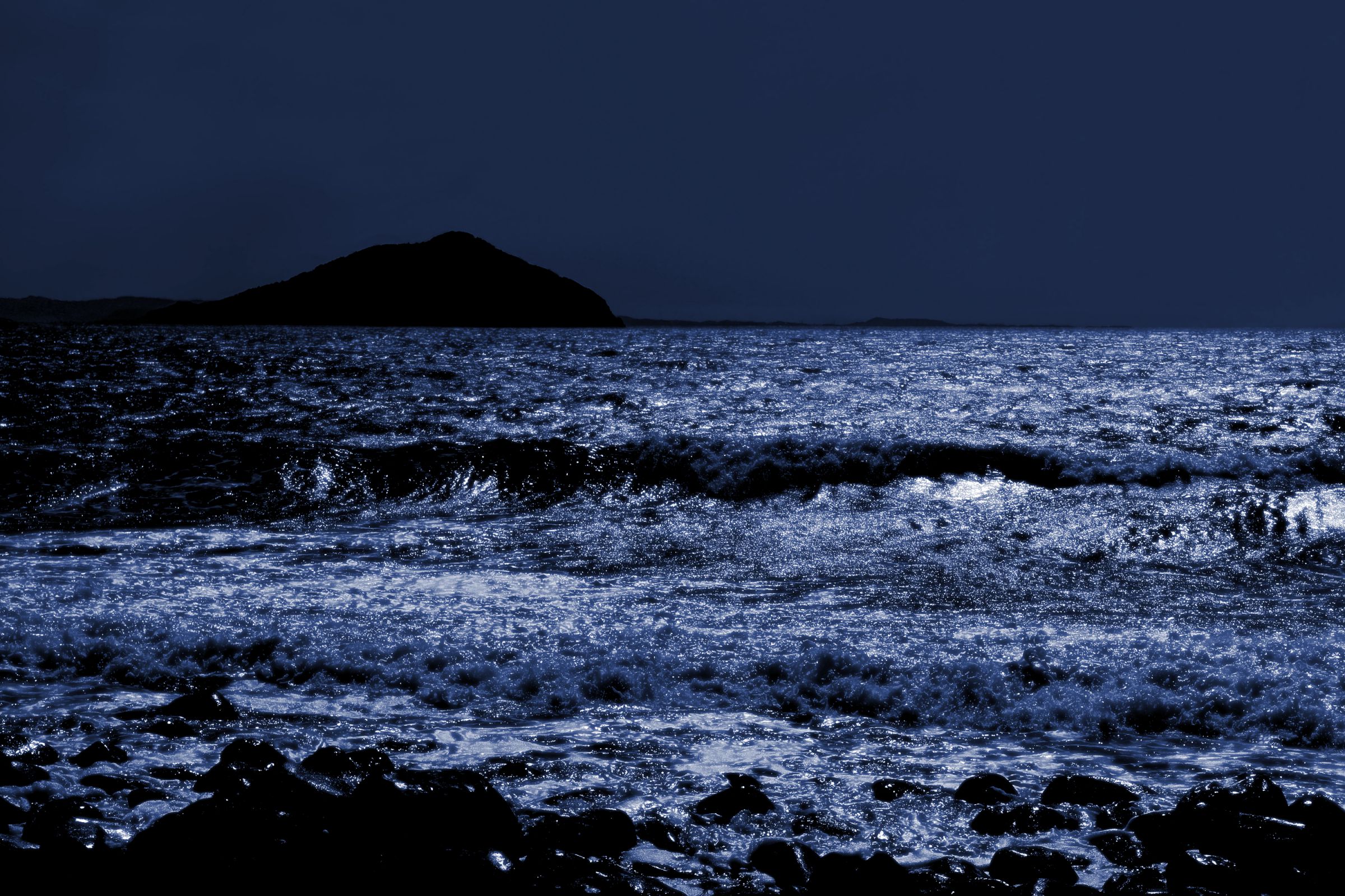 月でも出てりゃ夜の海 | GANREF