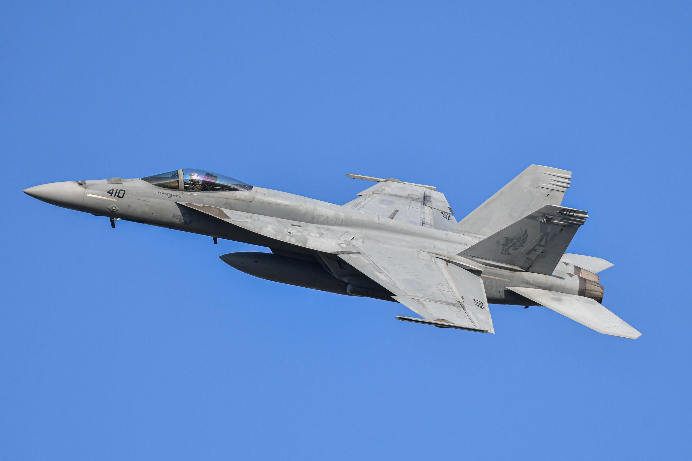 横田基地を飛び立った VFA-195 F/A-18E | GANREF