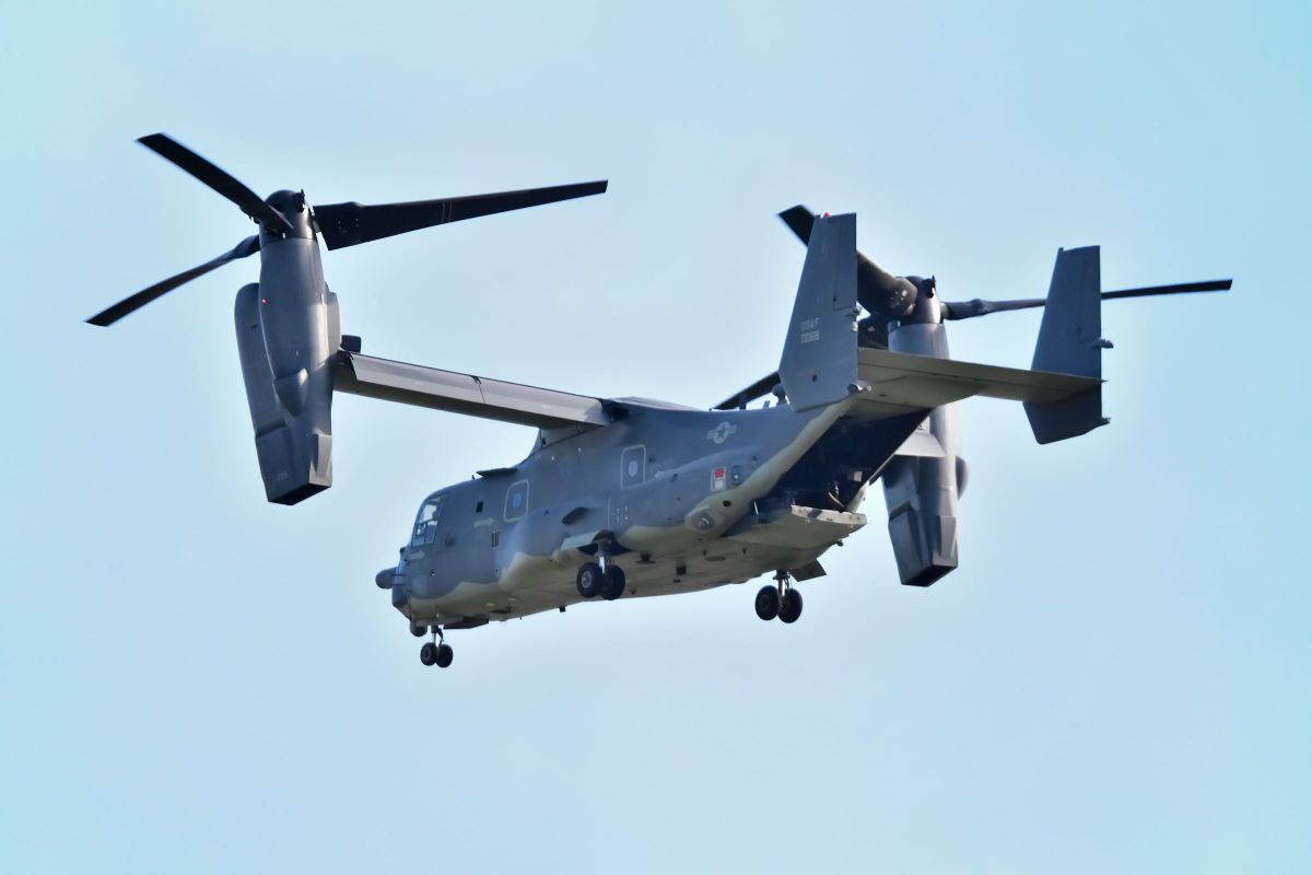 午後の光を浴びて V 22 オスプレイ 乗り物 交通 航空機 空港 Ganref