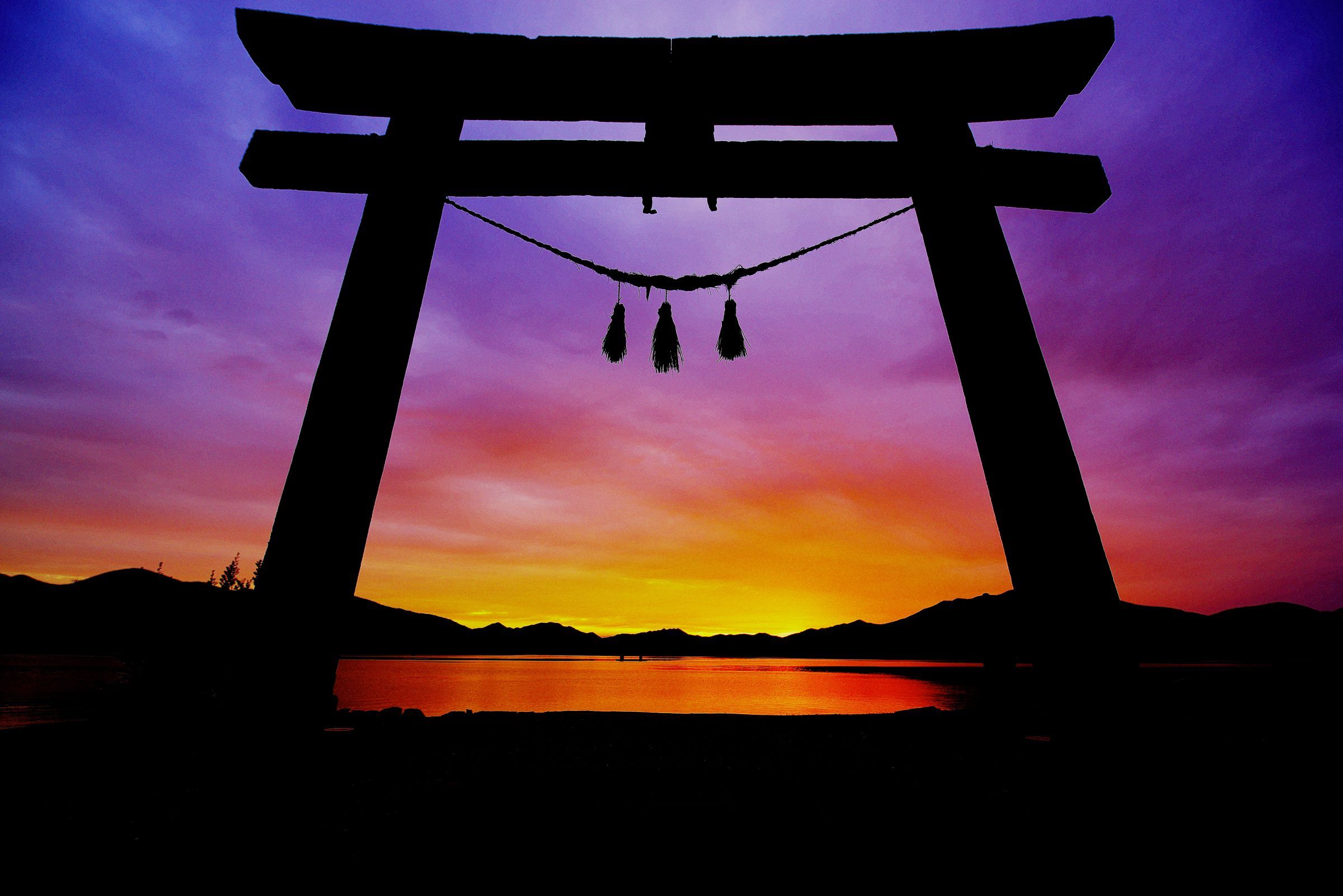 朝焼けと鳥居 | GANREF