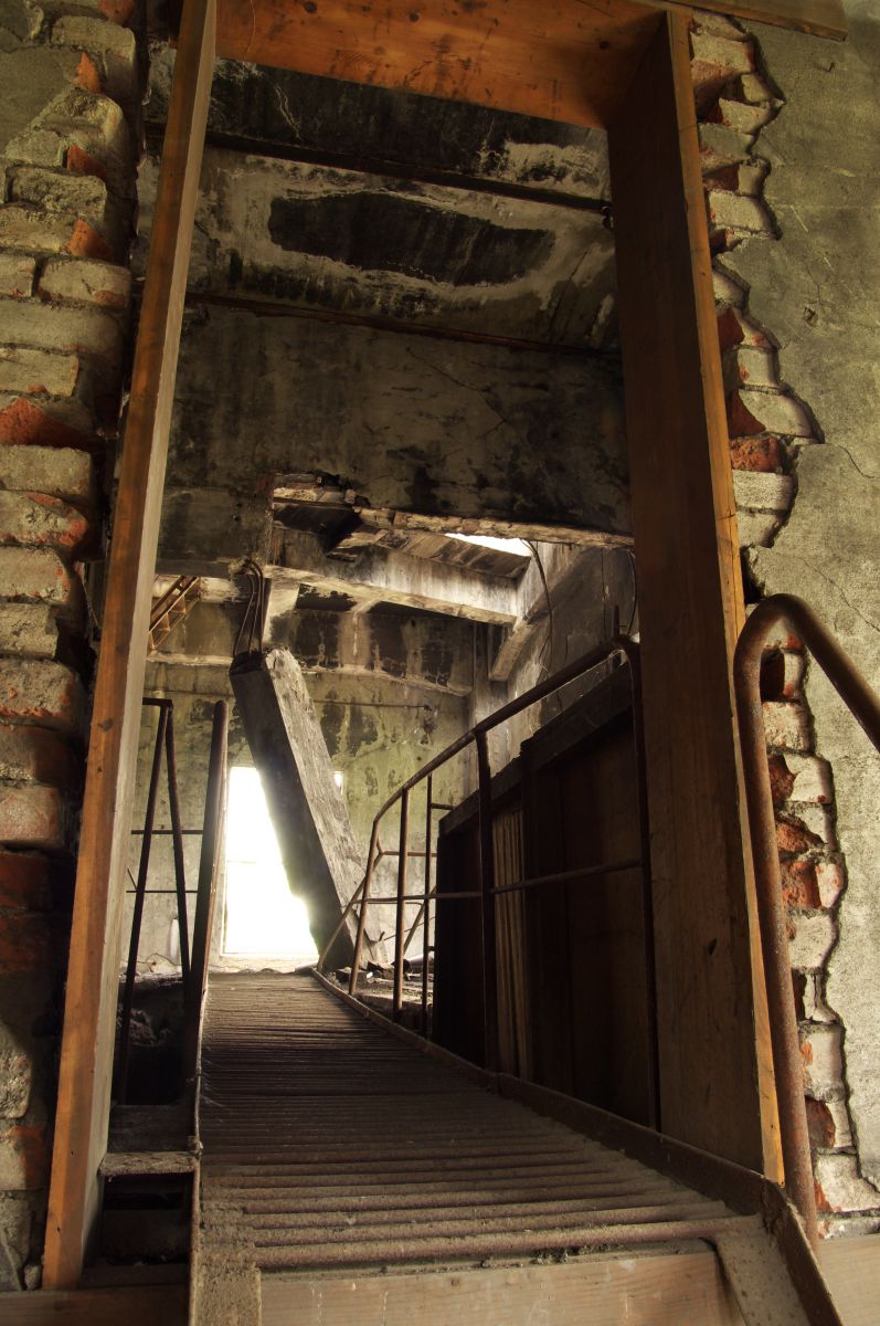 変電所のモダンアート