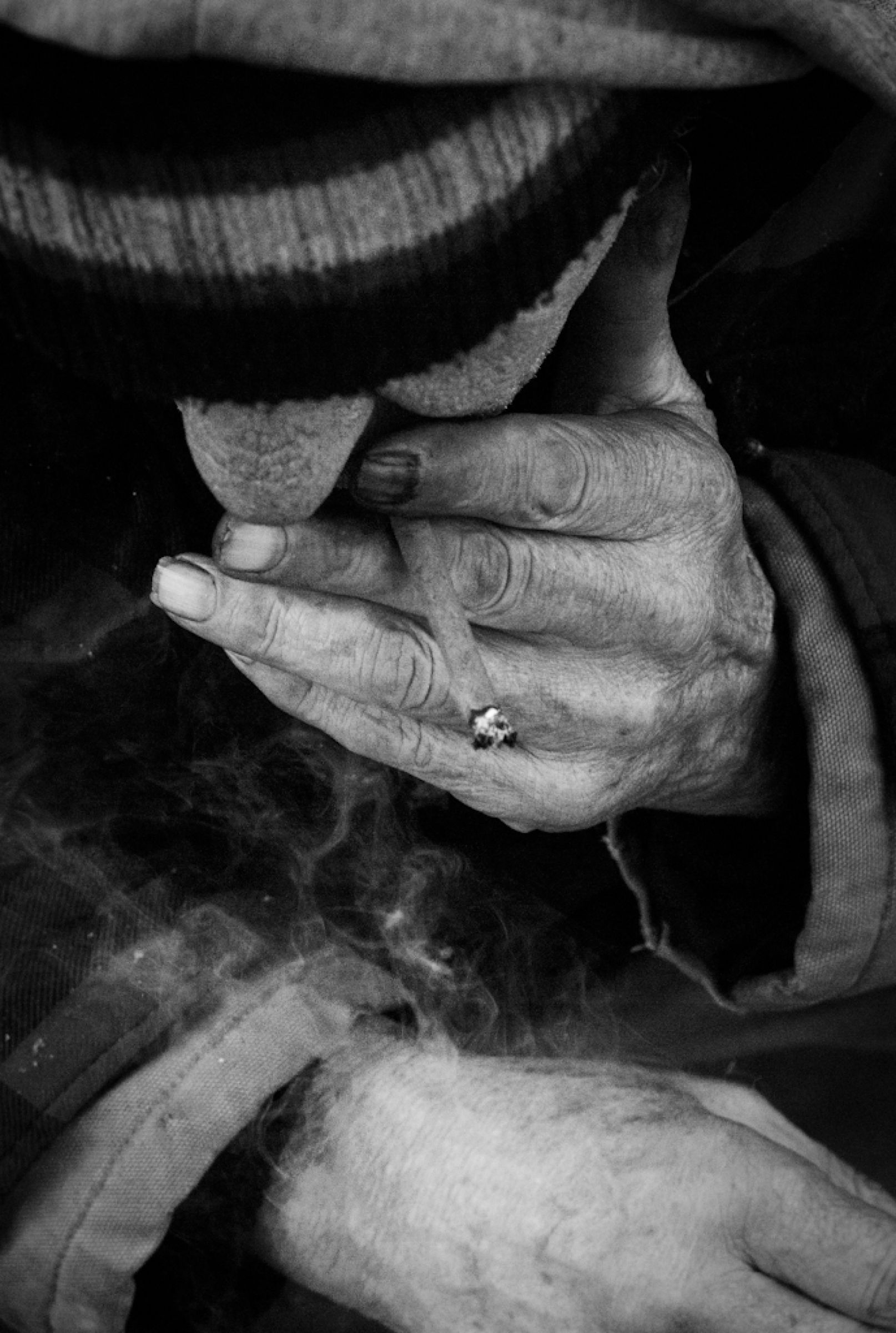 煙草を吸う老人 | GANREF