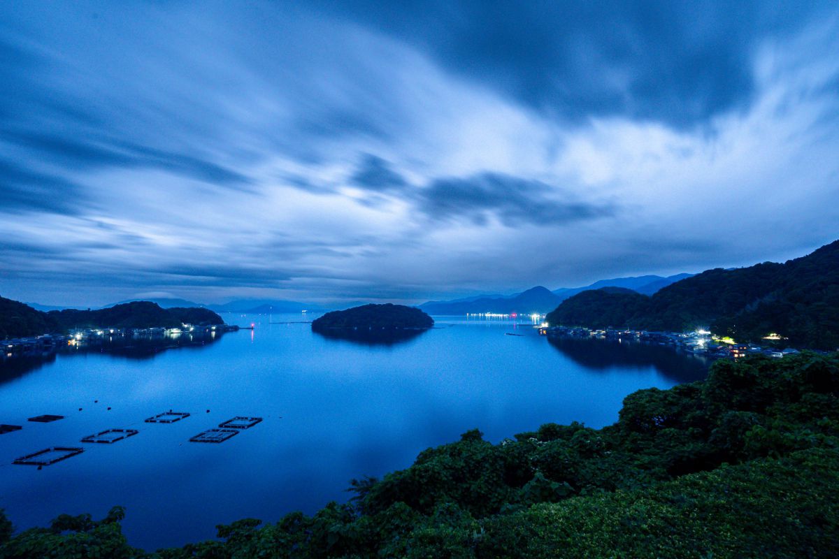 静寂の蒼に染まる湾 | GANREF