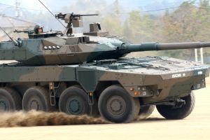 三菱重工業 16式機動戦闘車量産完成記念メダルケース付 陸自の演習に登場した「16式機動戦闘車」、日本企業の技術が結集
