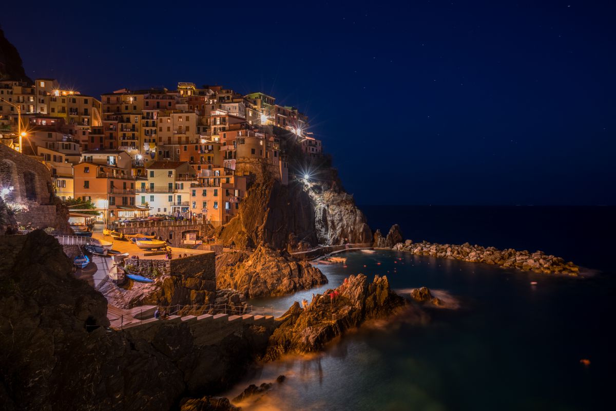 ちょっとだけ 星降るマナローラ 街並み 建物 夜景 Ganref