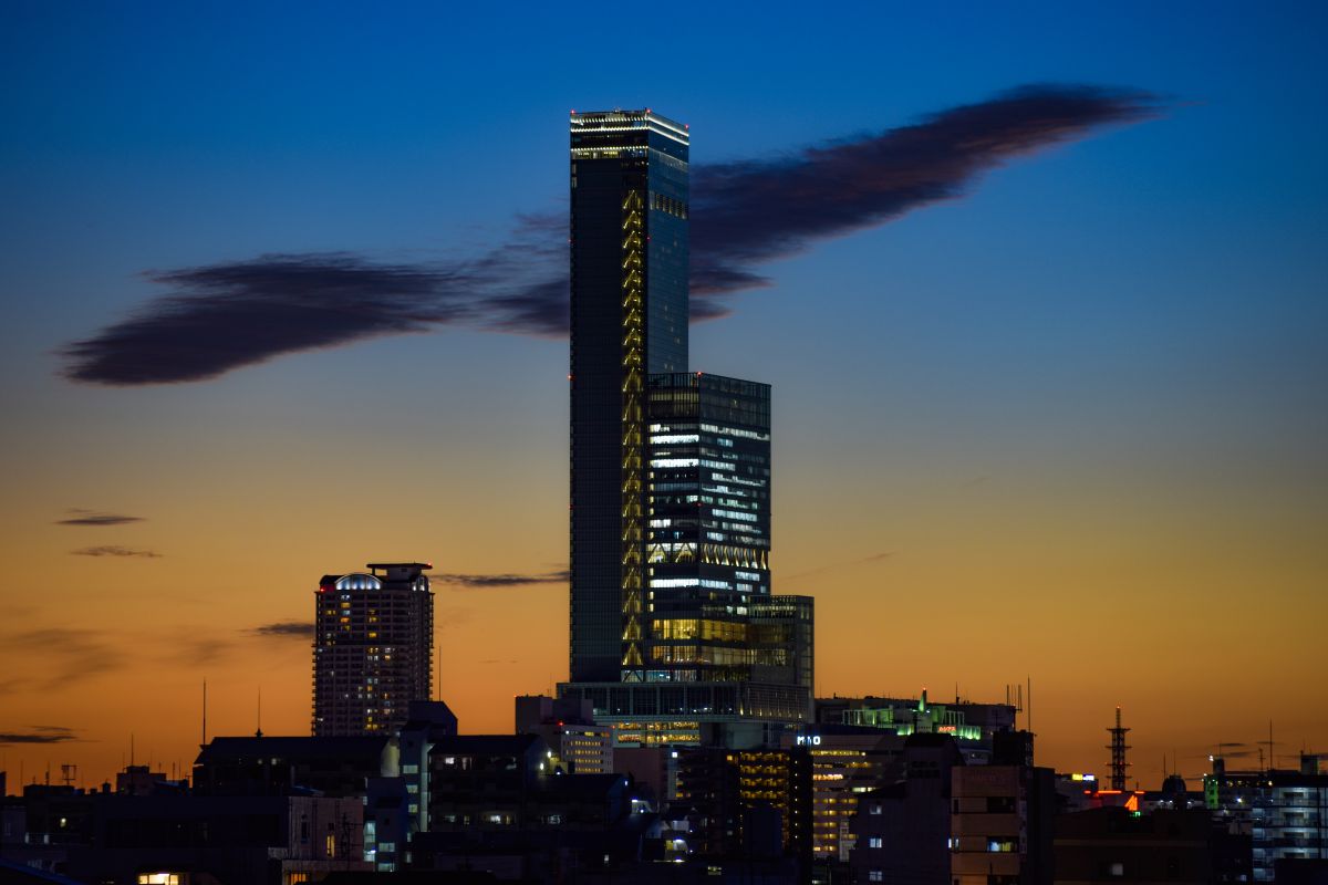 夕焼けに染まるあべのハルカス 街並み 建物 ビル タワー Ganref