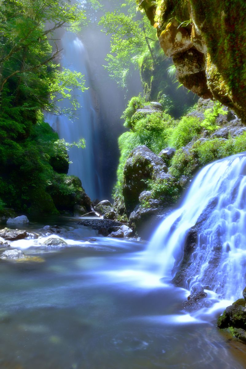 水飛沫と光の舞 自然 風景 滝 Ganref