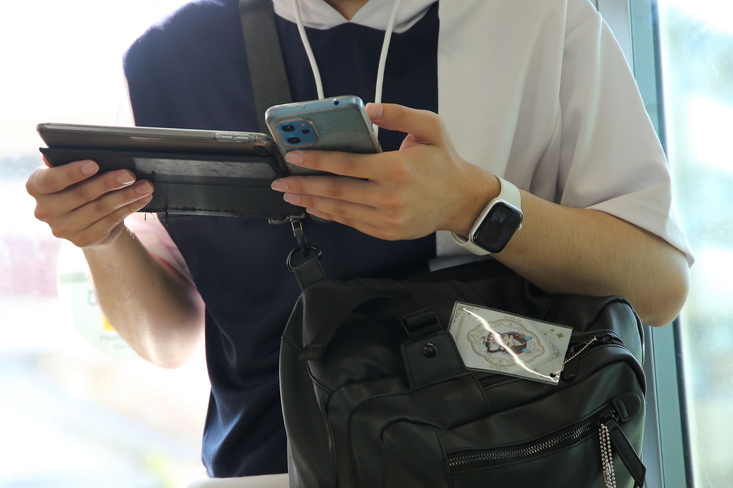 Contax 三種の神器を、AFで‼️ CONTAX Carl Zeiss Planar T* 50mm F1.4 MMJ 純正フード付