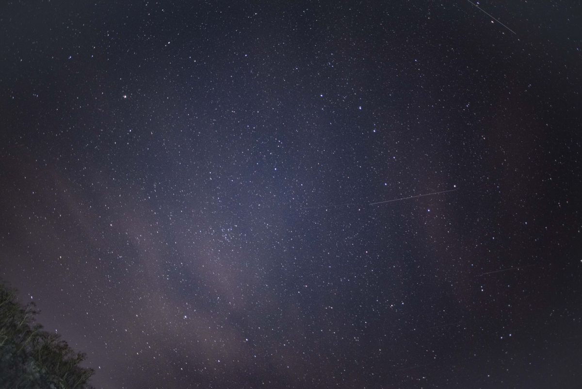 幾筋もの光跡 自然 風景 空 雲 Ganref