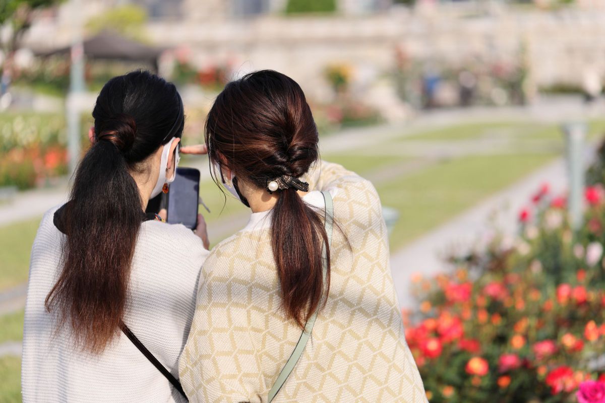 ポニーテールの2人 人物 女性 Ganref
