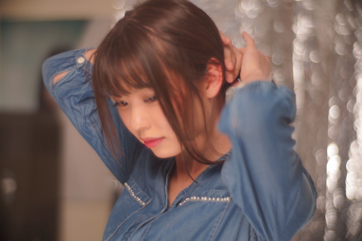 髪を結う 人物 女性 Ganref