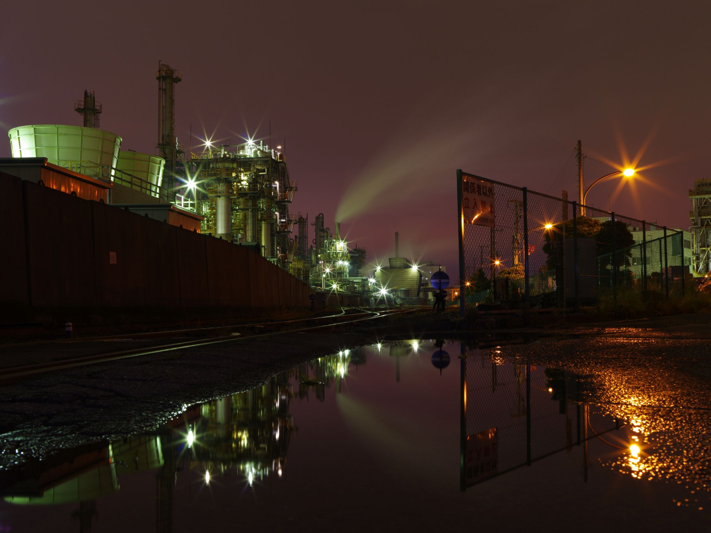 雨の工場夜景 | GANREF