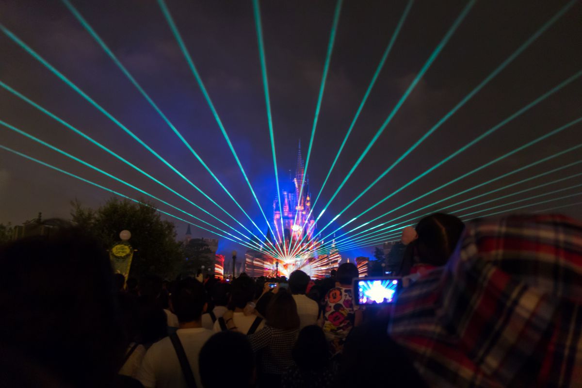 レーザービーム 街並み 建物 夜景 Ganref