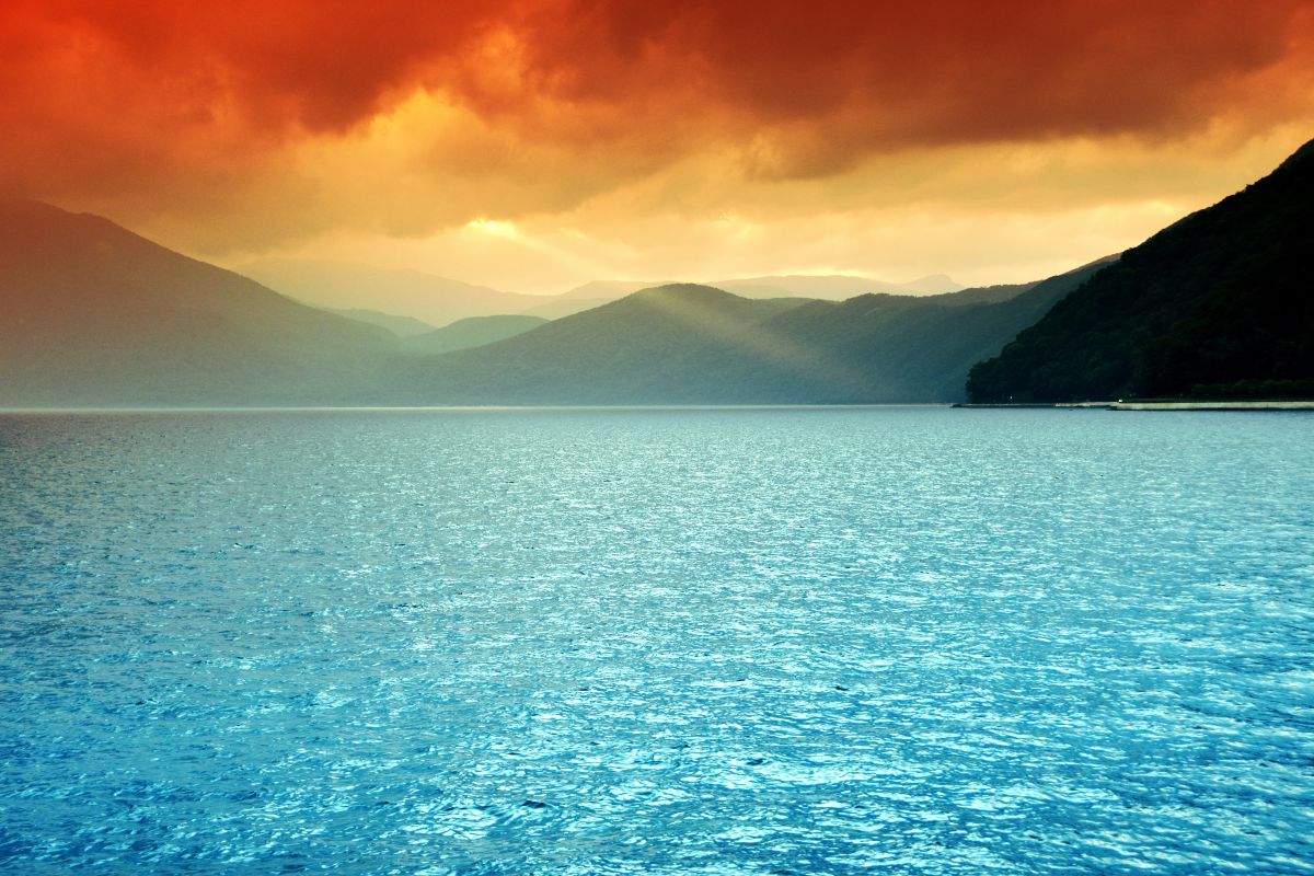 支笏湖ブルーに光芒 自然 風景 湖沼 Ganref