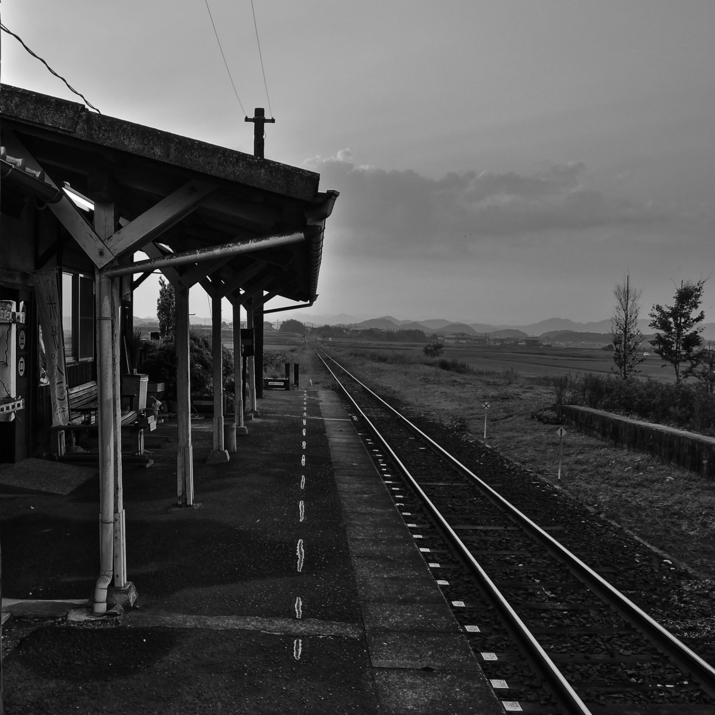 モノクロの似合う駅 | GANREF