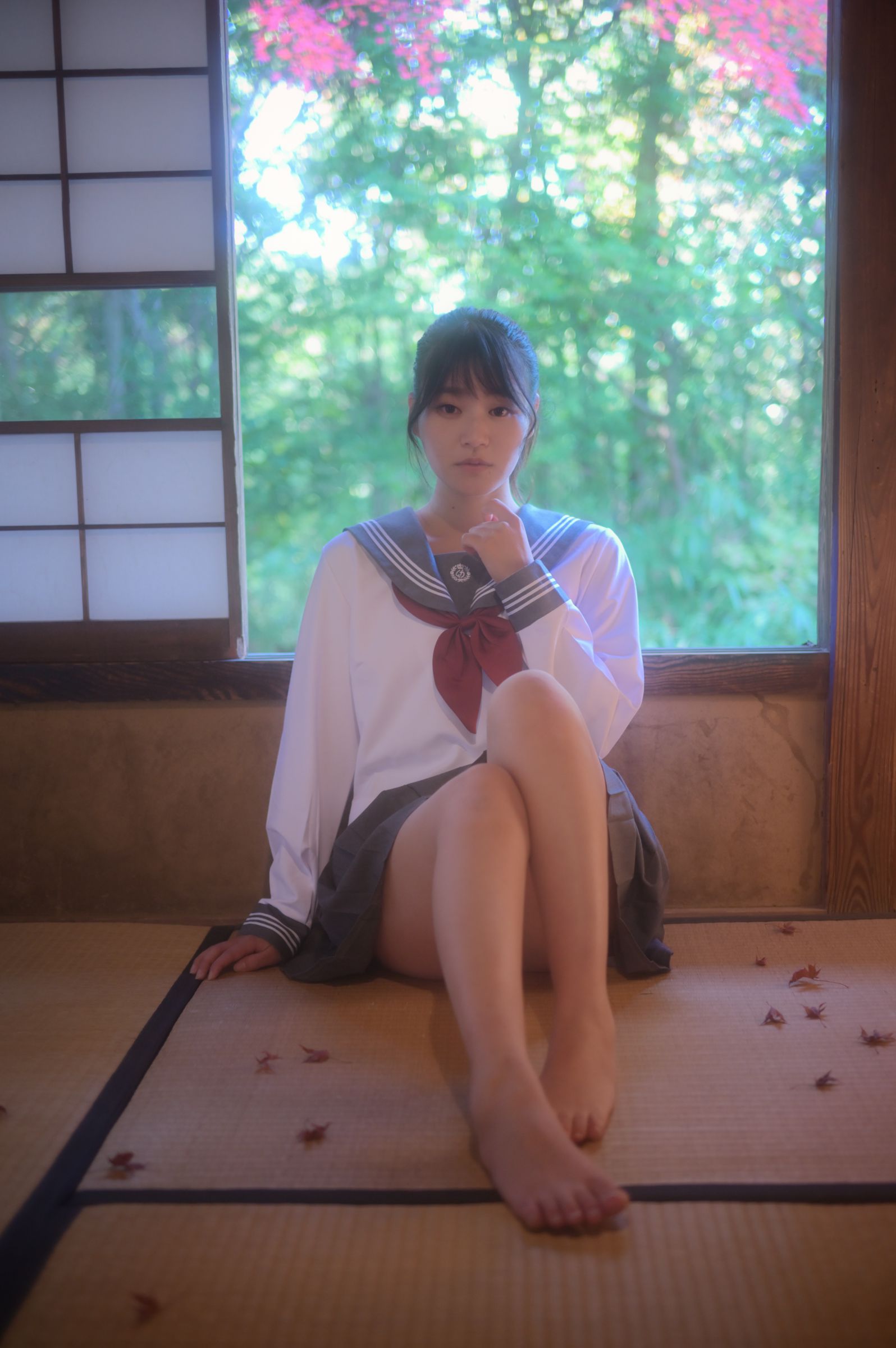 女子高生裸足 