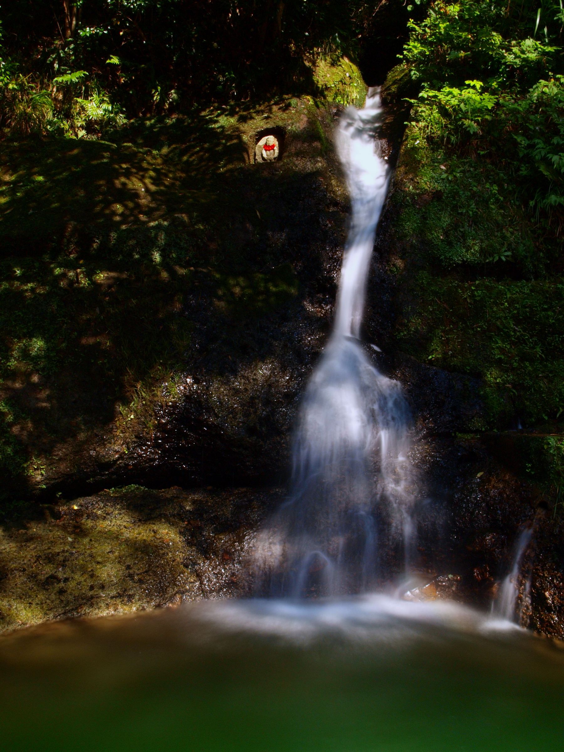 滝とお地蔵さん | GANREF