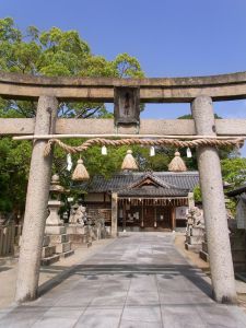 鳥居 風情ある鳥居と紅葉 竹中稲荷神社の秋の彩り | 京都もよう KYOTO