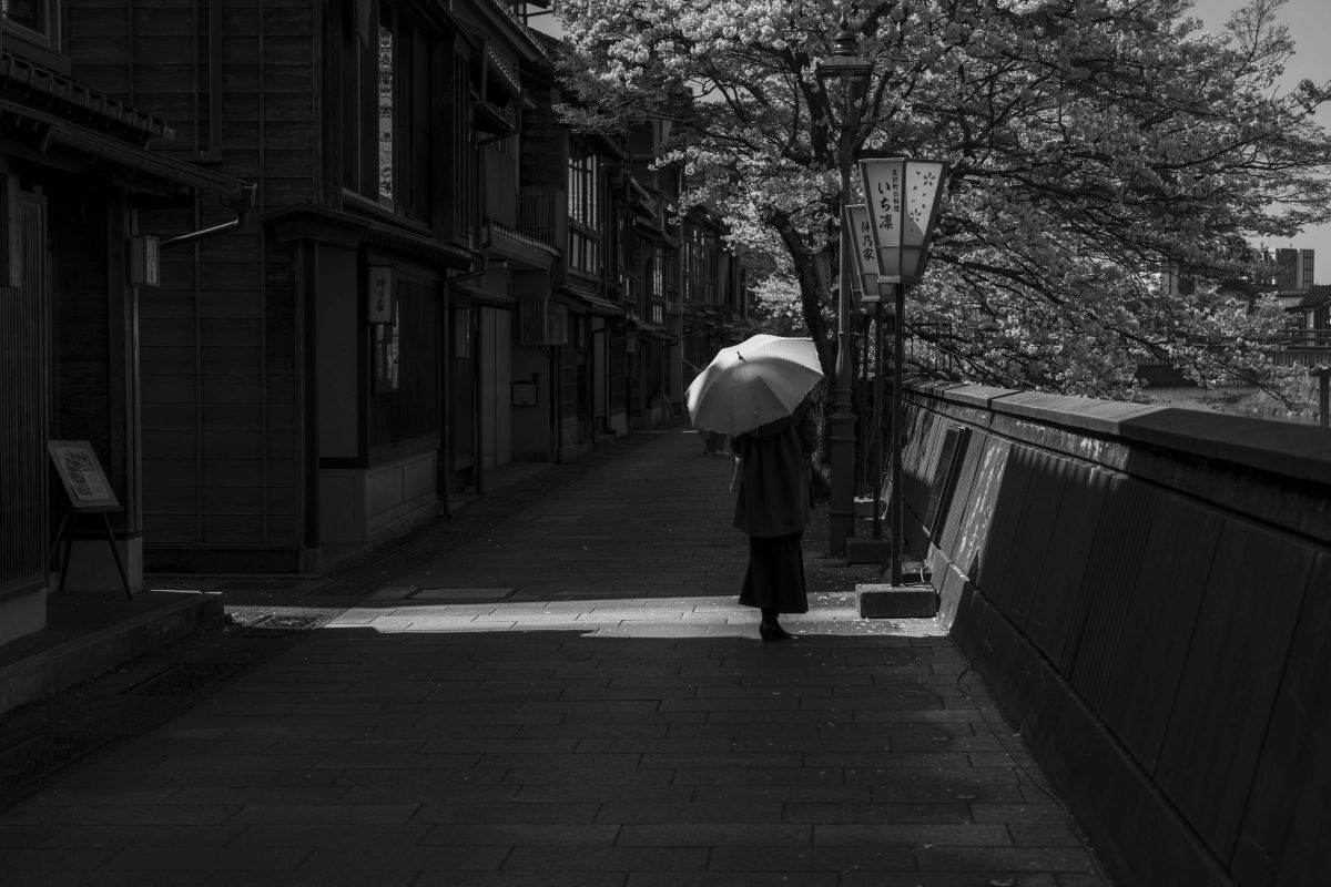 光と影 MDAwMDA3MTgyMQ_MC42NjkyMDAwMCA