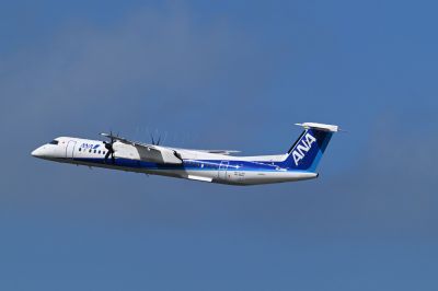 セントレアより飛び立つDHC-8-400
