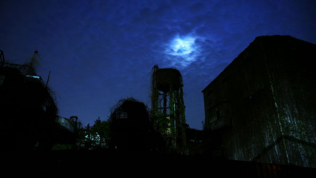 廃墟の月 街並み 建物 遺跡 史跡 Ganref